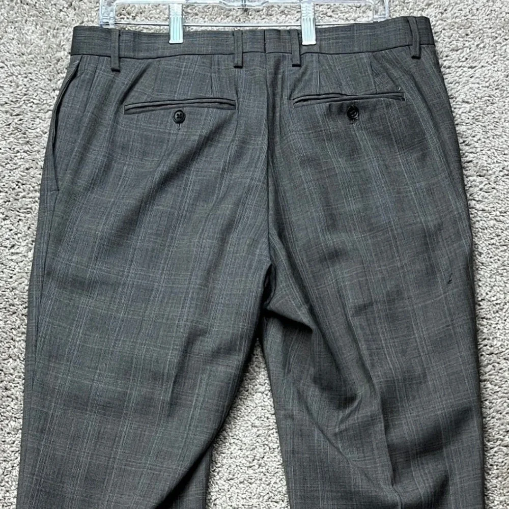 Banana Republic small hole